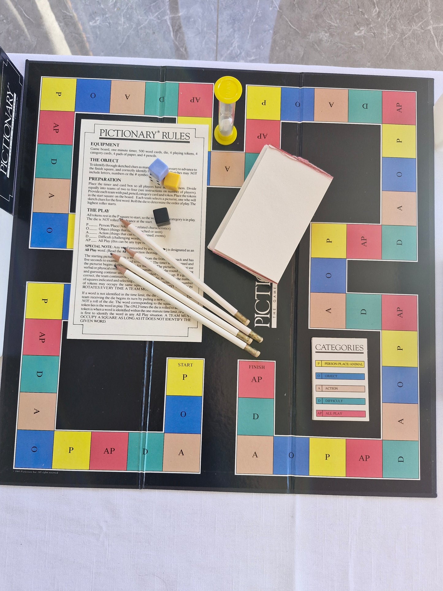 Vintage Pictionary Board Game (1985 Edition) – Parker Brothers / The Game of Quick Draw
