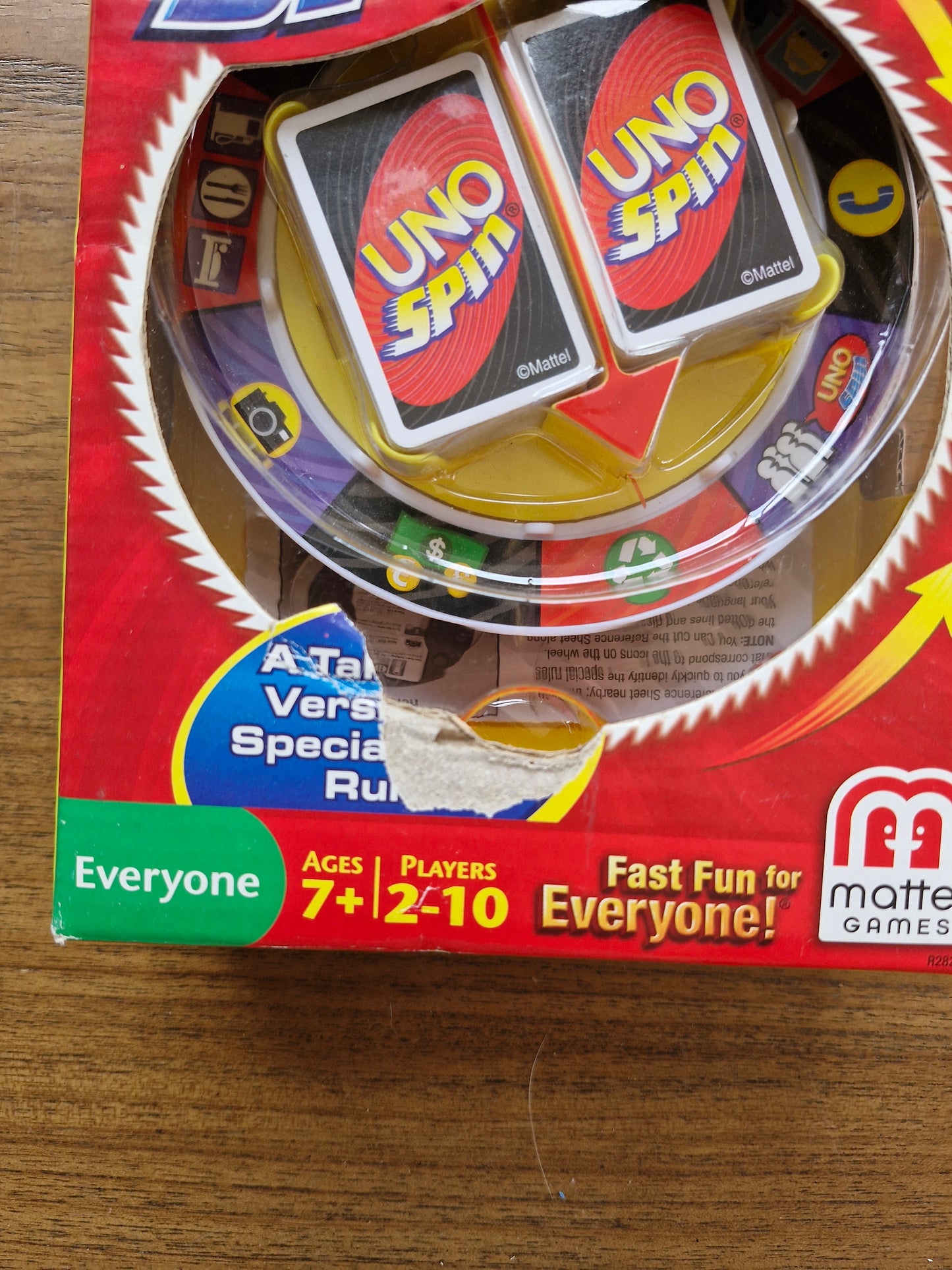 Mattel Games – UNO Spin To Go – Travel Edition Card Game with Spinner Wheel (2012, Portable Family Game)