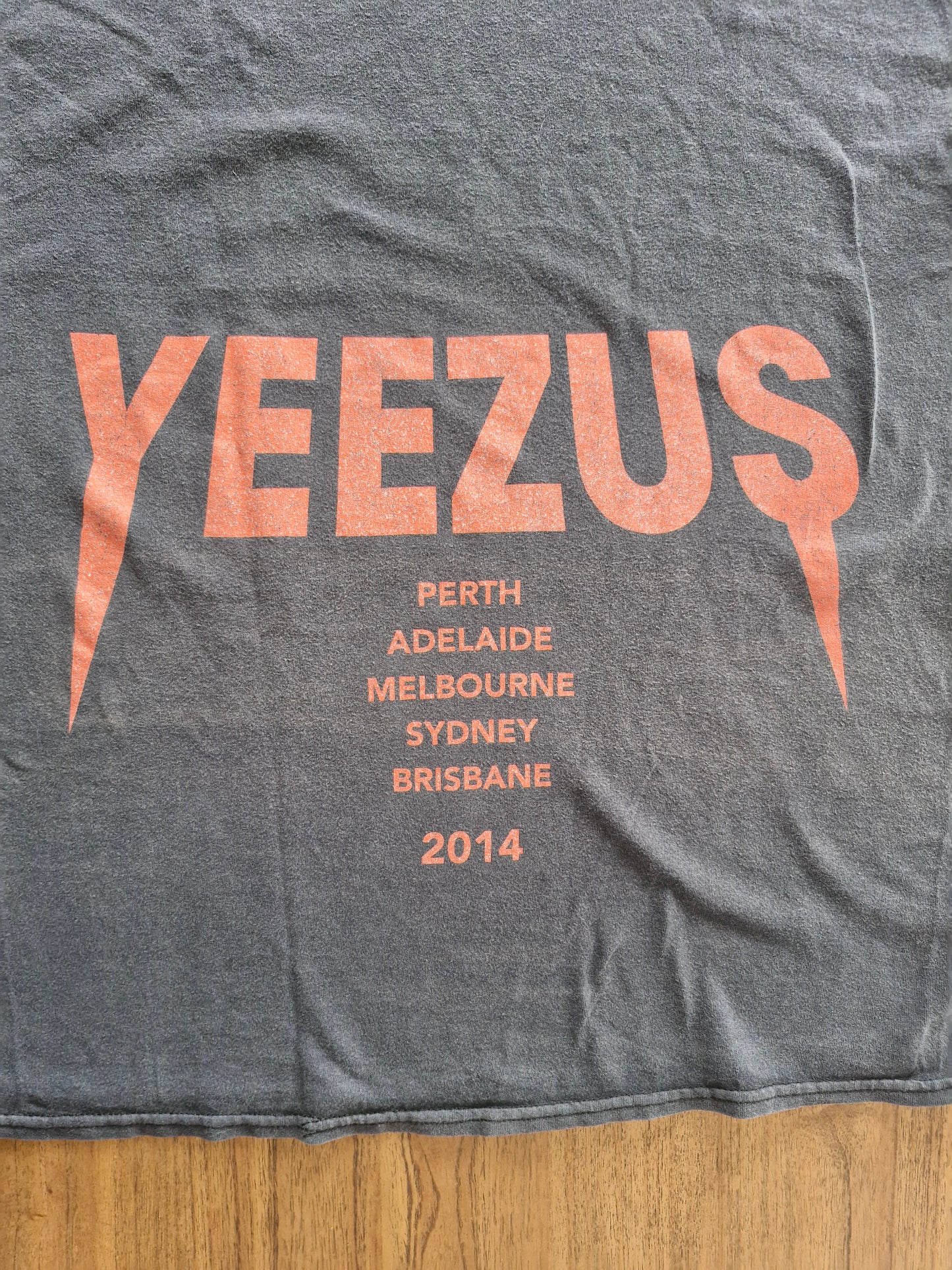 Kanye West Yeezus Australian Tour 2014 T-Shirt – Skull & Roses Graphic (Size L)
