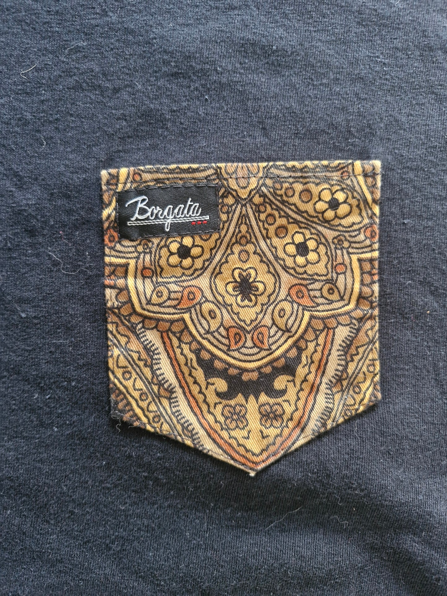 Borgata – Black Pocket T-Shirt with Gold Paisley Print – Size XL (Streetwear)