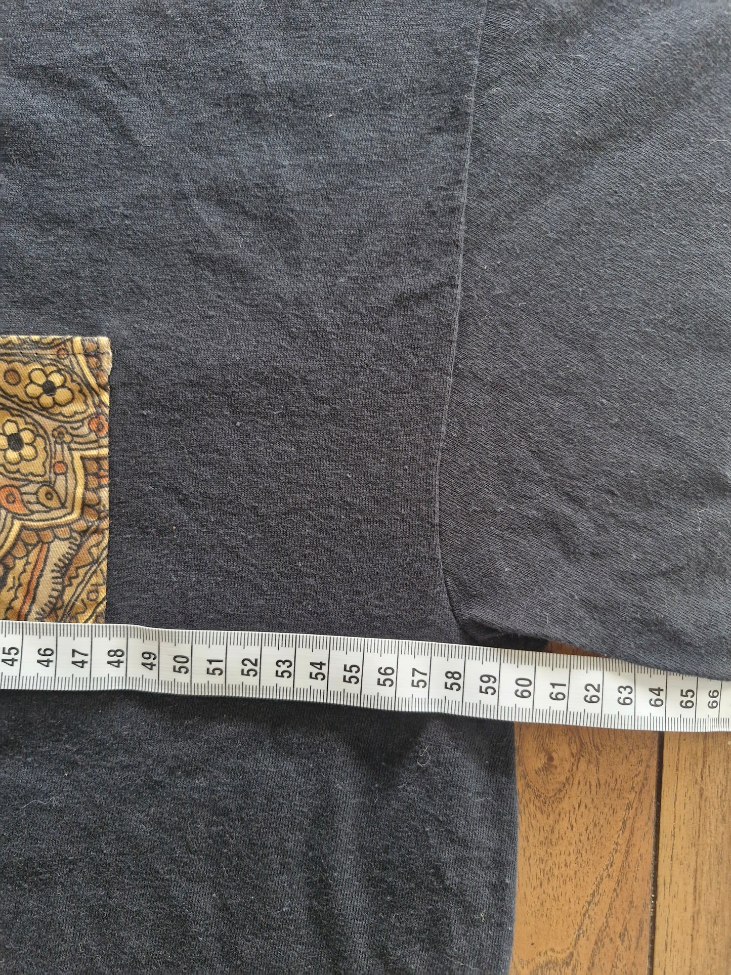 Borgata – Black Pocket T-Shirt with Gold Paisley Print – Size XL (Streetwear)