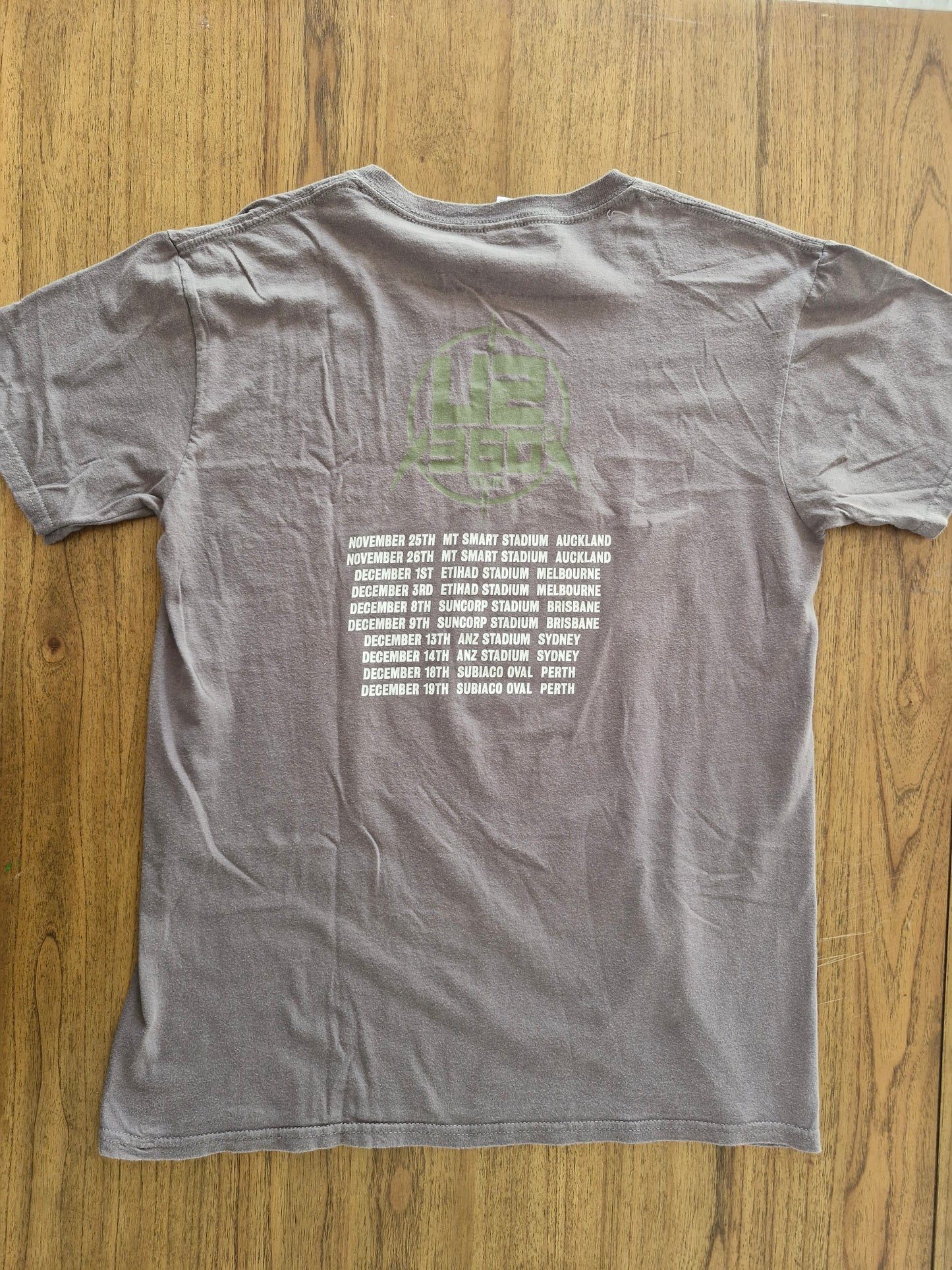 U2 360° Tour Band T-Shirt | Concert Tour Dates Tee | Size M