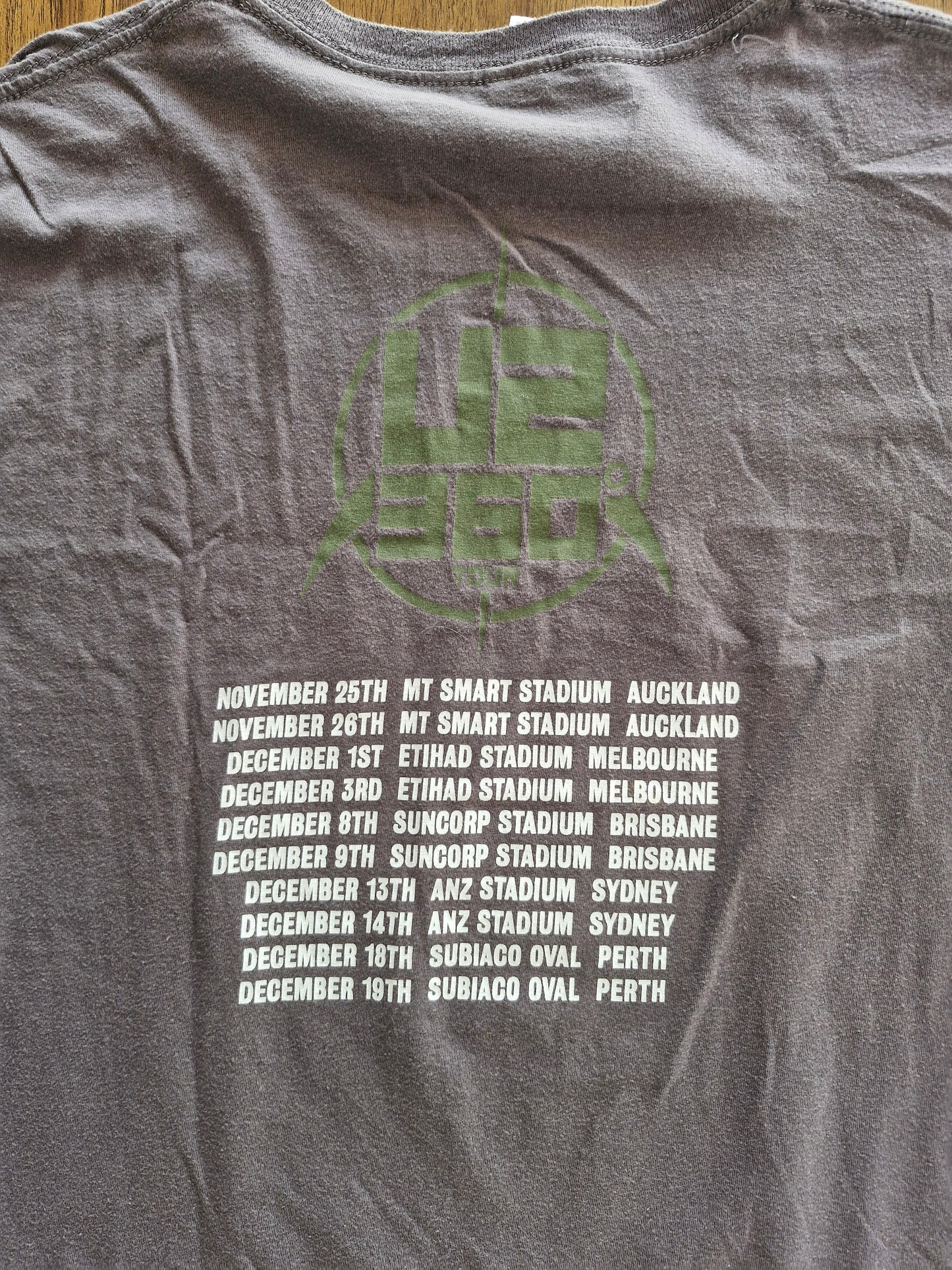 U2 360° Tour Band T-Shirt | Concert Tour Dates Tee | Size M