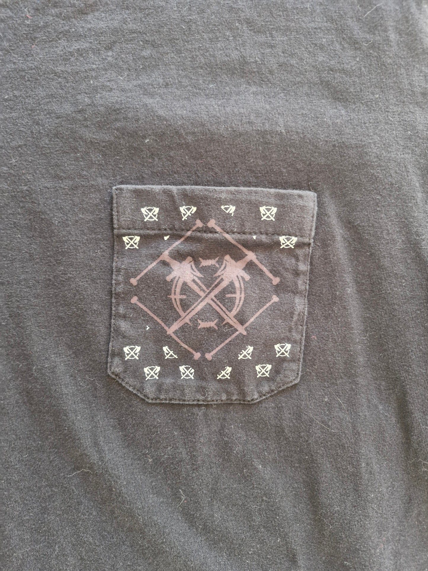 Smoke and Dust Pocket T-Shirt | Bandana Sleeve Streetwear | Size L