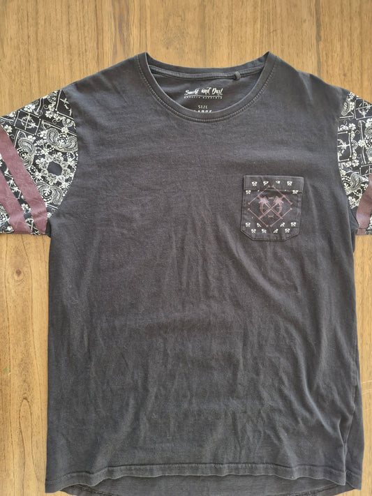 Smoke and Dust Pocket T-Shirt | Bandana Sleeve Streetwear | Size L