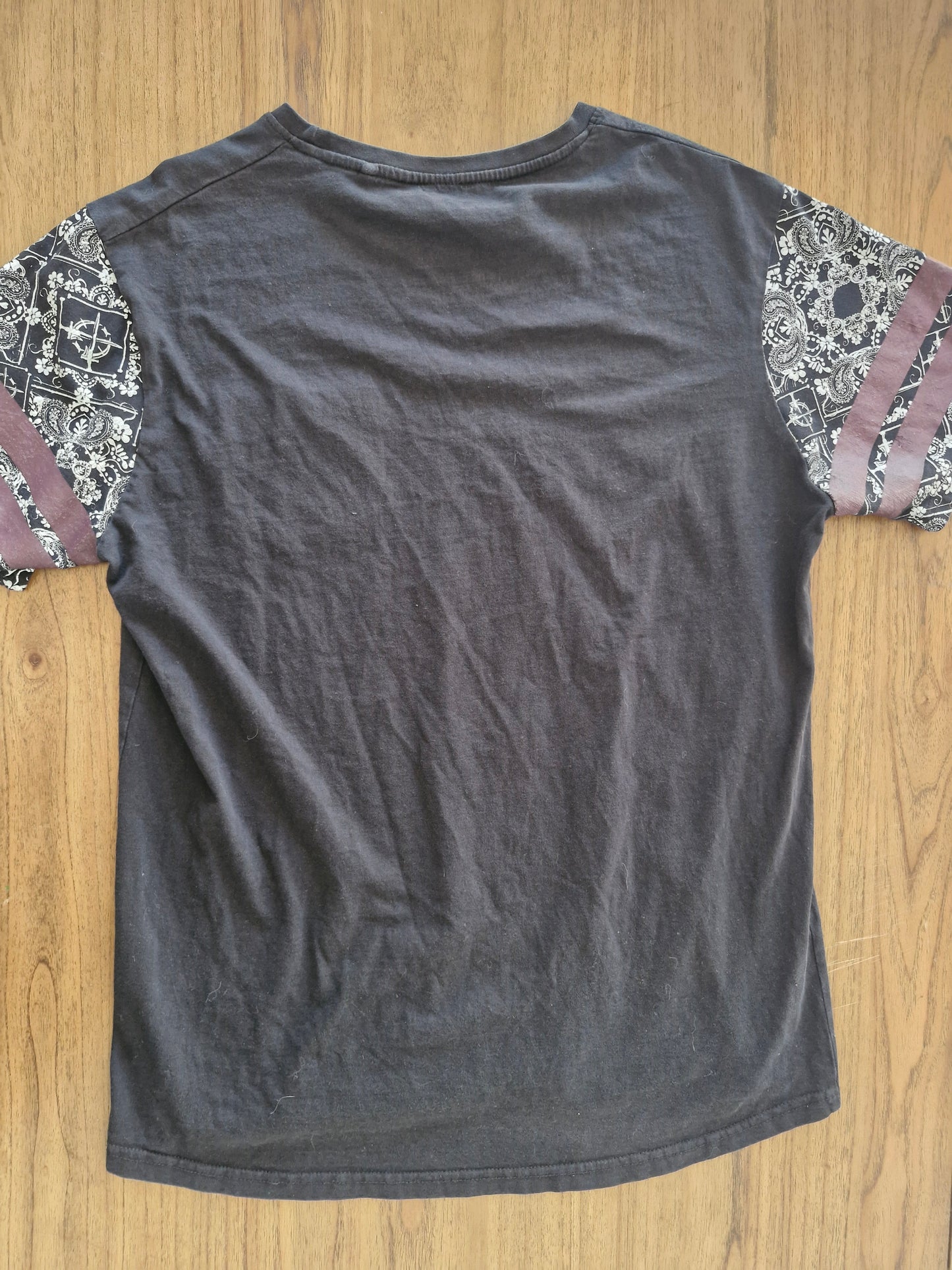 Smoke and Dust Pocket T-Shirt | Bandana Sleeve Streetwear | Size L