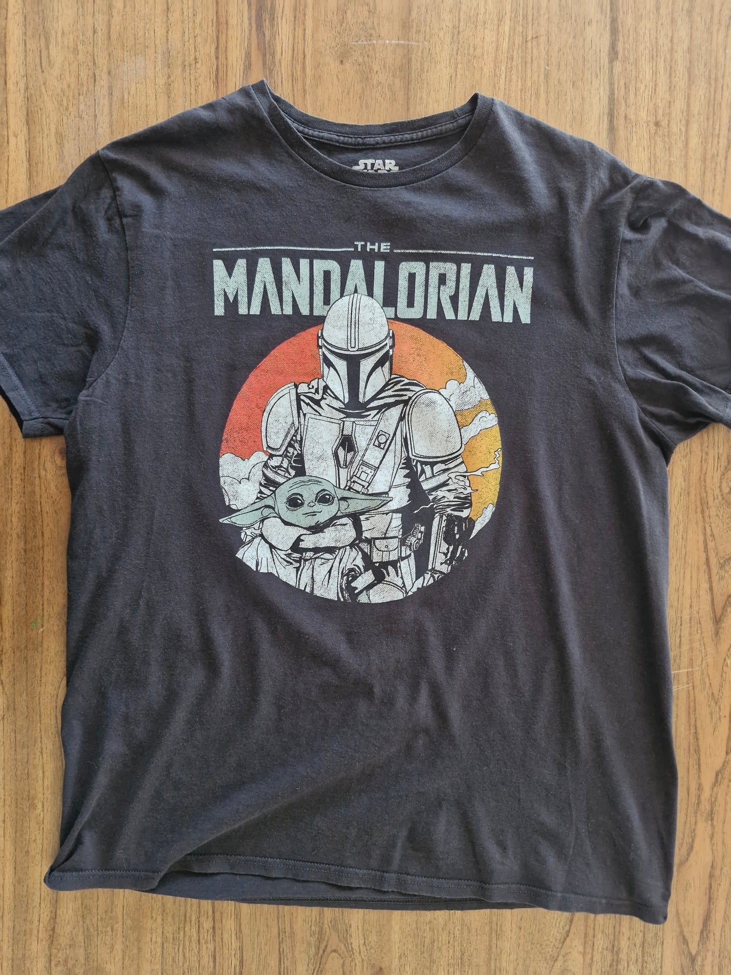 Star Wars The Mandalorian Graphic Tee – Large Black Retro T-Shirt