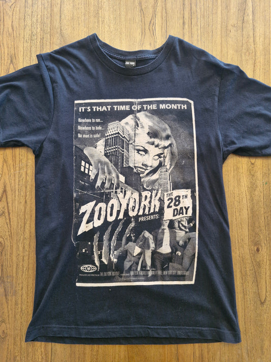 Zoo York “The 28th Day” Vintage Graphic T-Shirt | Y2K Skate Streetwear | Size L