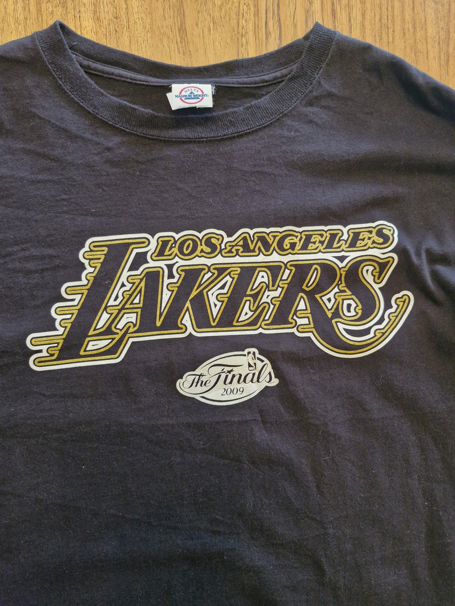 Los Angeles Lakers 2009 NBA Finals Vintage Tee | 2XL Basketball Shirt | Delta Magnum Weight