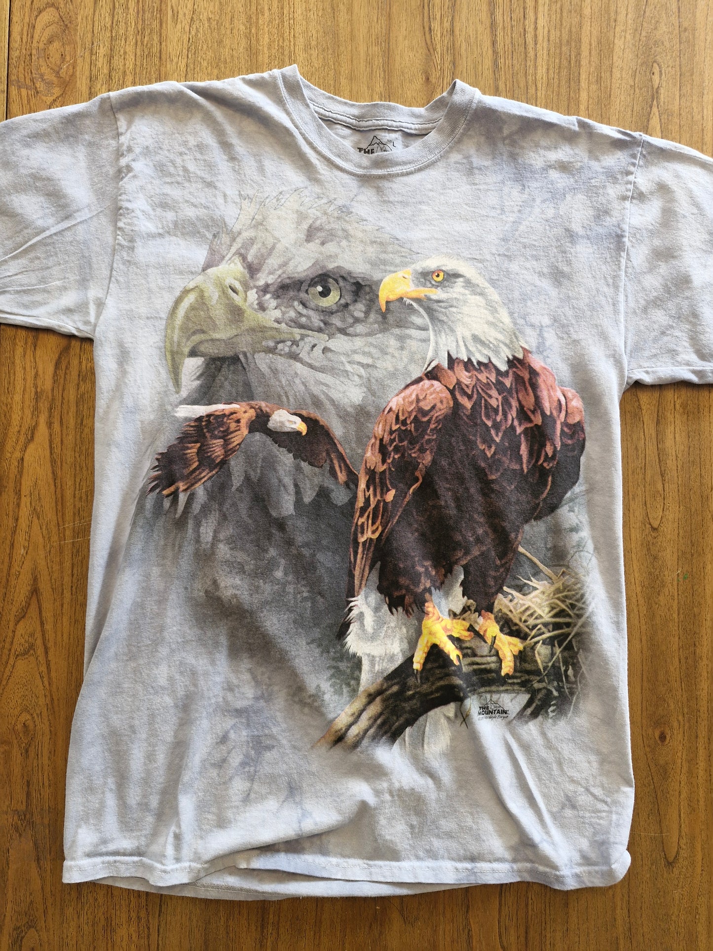 The Mountain Bald Eagle Graphic T-Shirt – Size L Grey