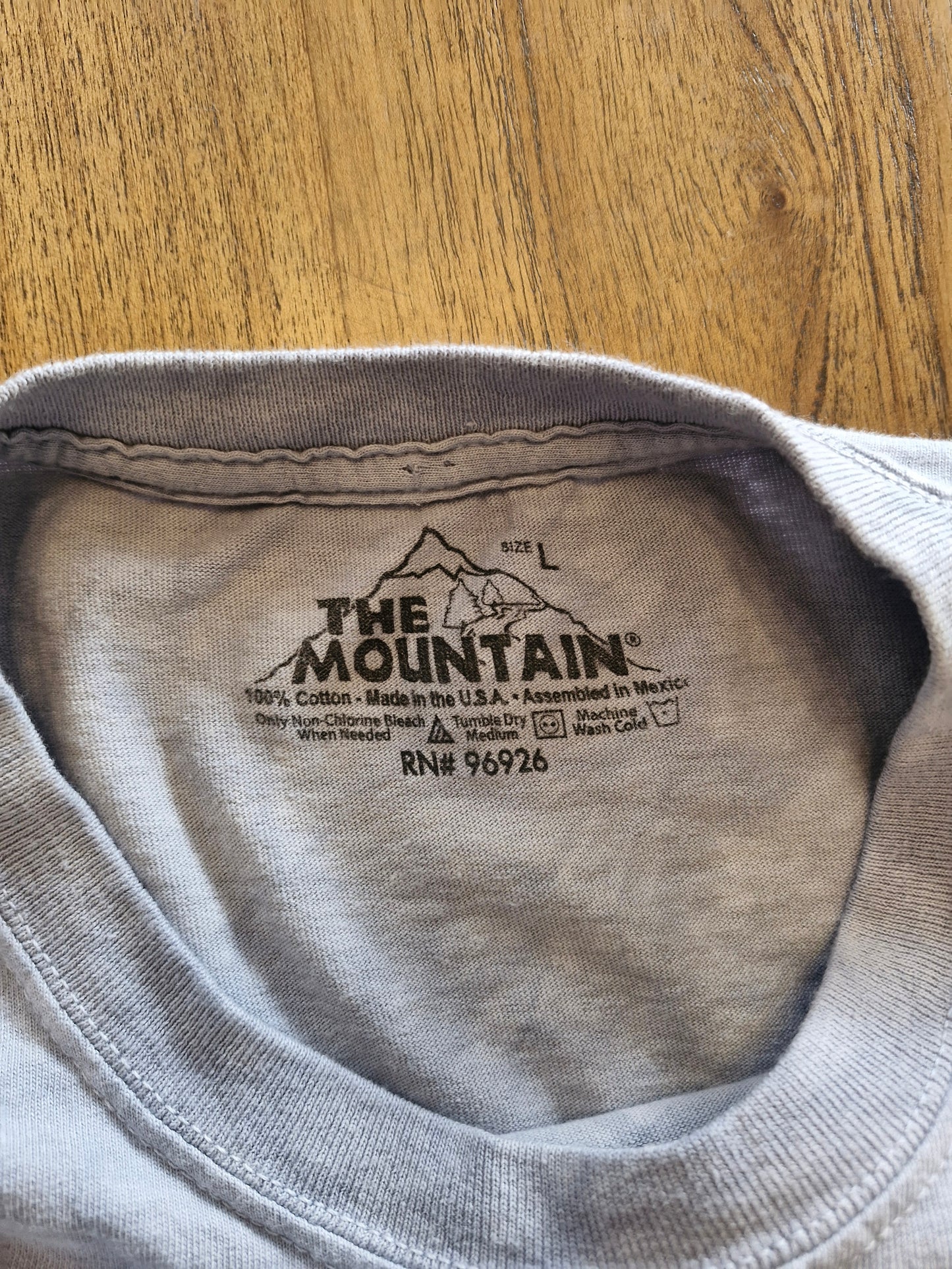 The Mountain Bald Eagle Graphic T-Shirt – Size L Grey