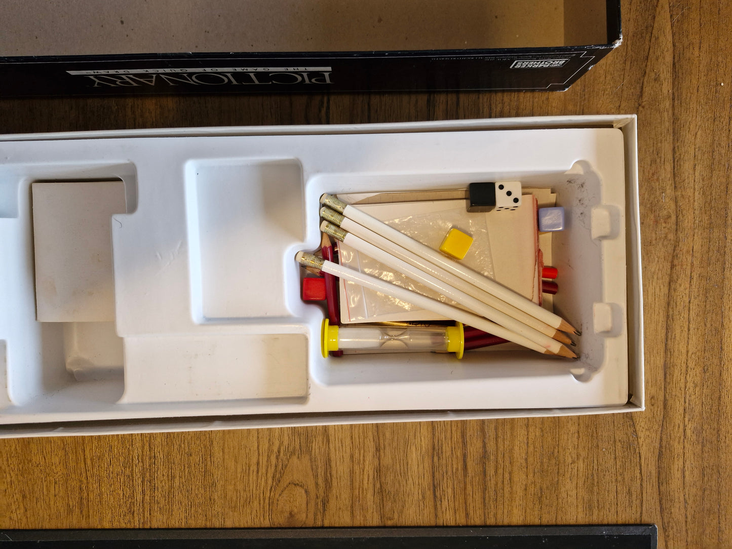 Pictionary Board Game – Vintage Edition – Complete Pre-owned