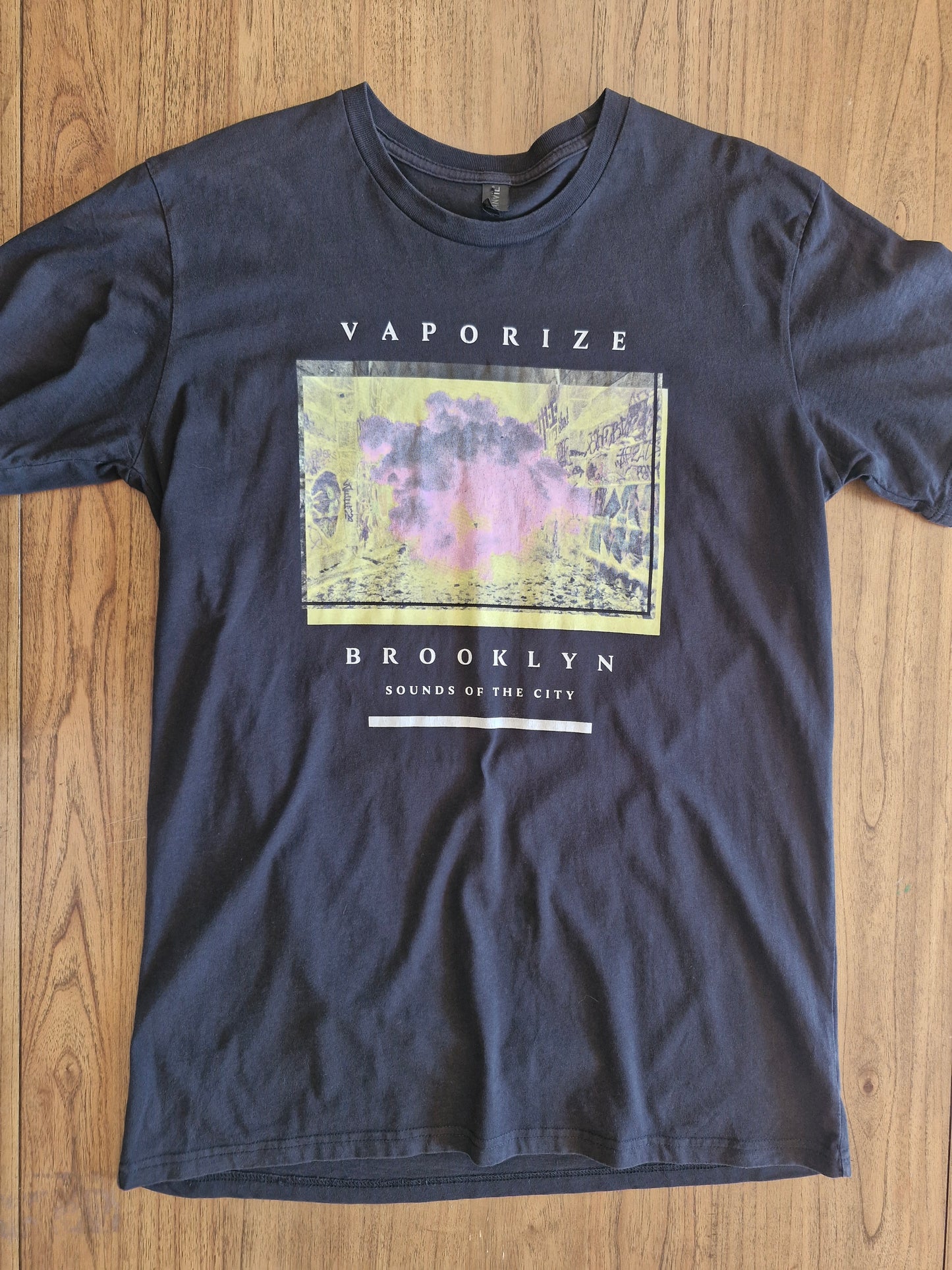 Vaporize Brooklyn Graphic Tee – Large Black