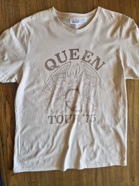 Queen “Tour ’75” Vintage Style Band T-Shirt – Official Merch – XL Beige