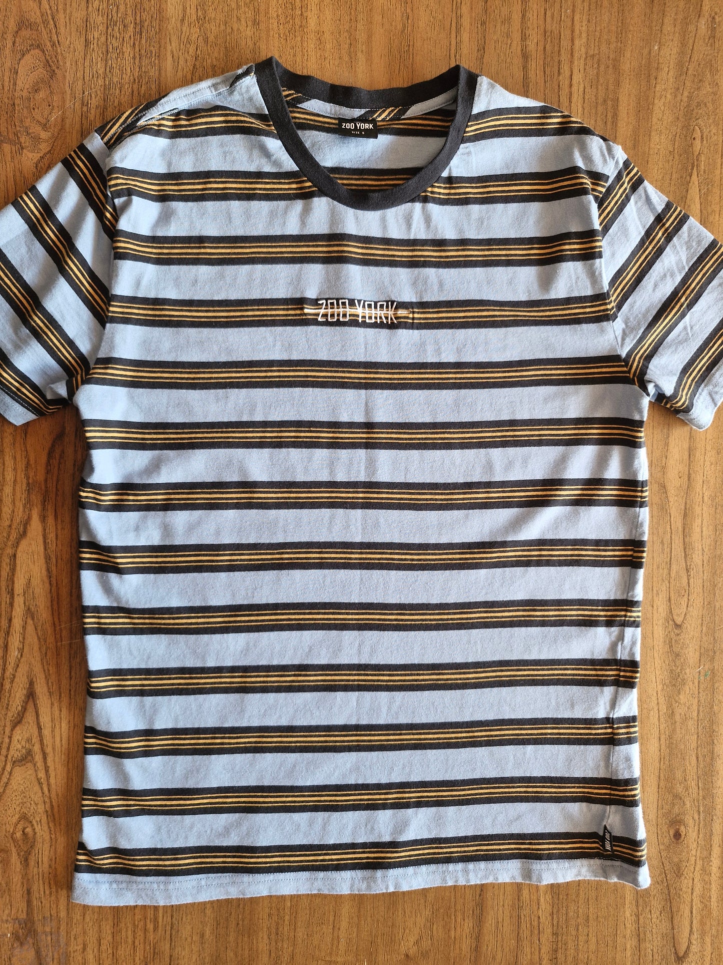 Zoo York Striped Logo T-Shirt – Y2K Skate Streetwear – Size S