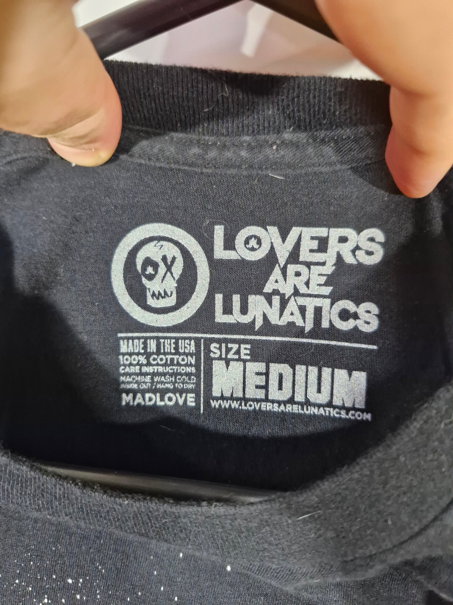 Lovers Are Lunatics True Love Never Dies Black Graphic T-Shirt – Size Medium