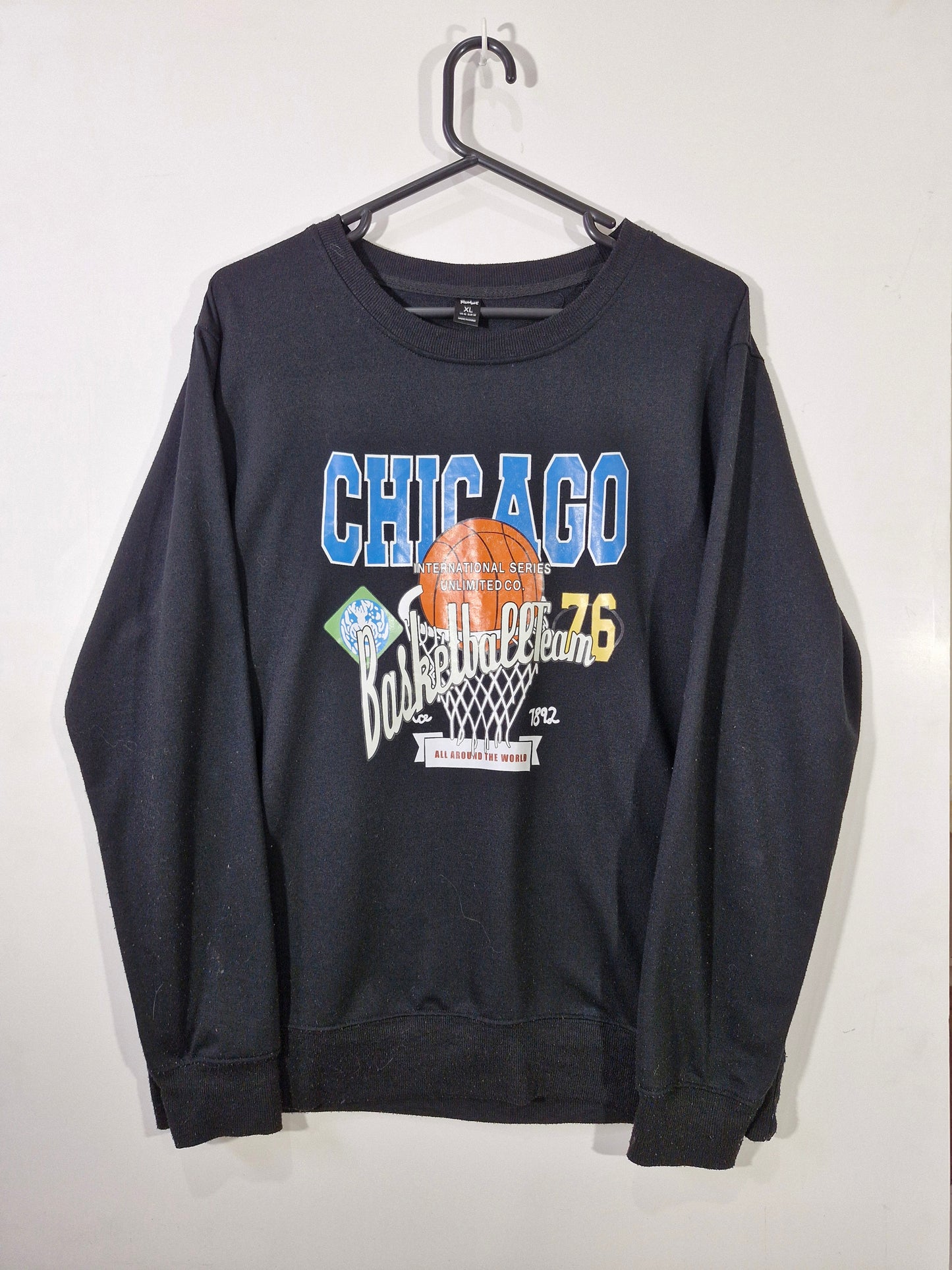 Chicago Basketball Graphic Black Sweatshirt – Size Men's XL