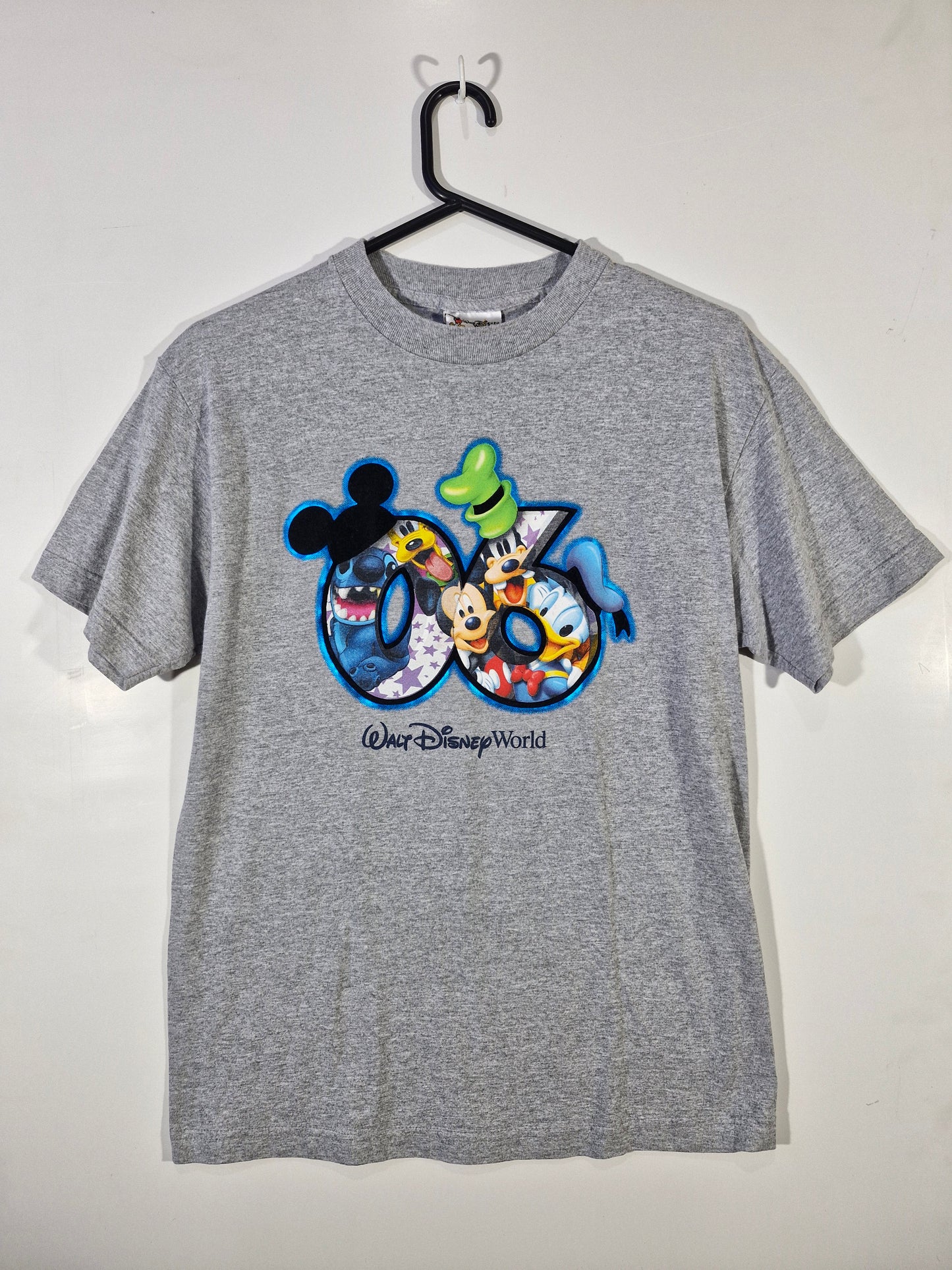 Walt Disney World 2000 Character Graphic Tee – Grey – Size Medium