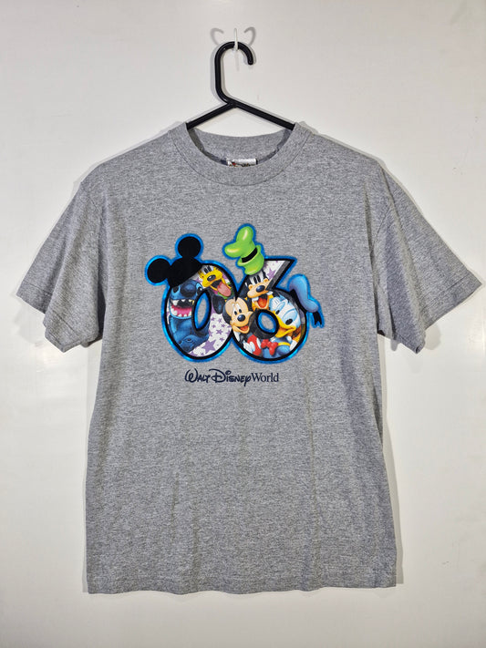 Walt Disney World 2000 Character Graphic Tee – Grey – Size Medium