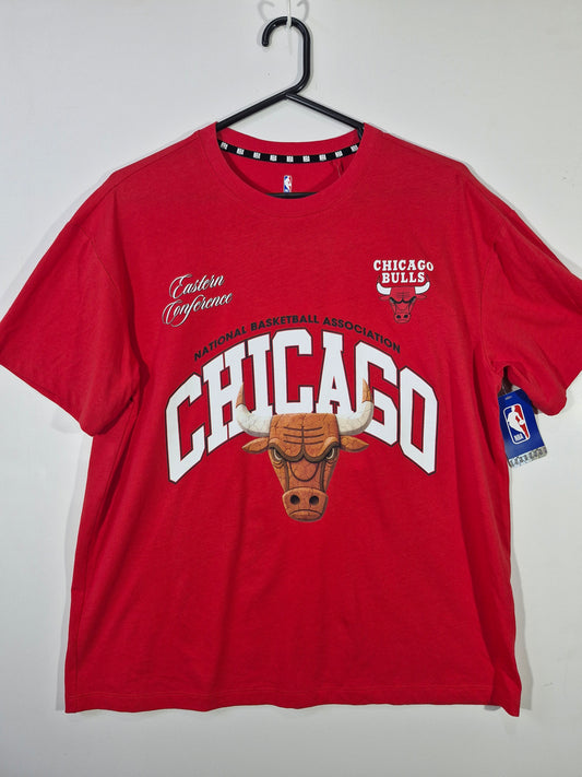 Chicago Bulls NBA Lounge Graphic Tee – Red – Size Small